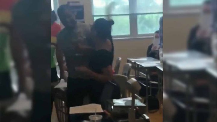 Pelea divide opiniones: jovencita golpea a joven y él se defiende | Video