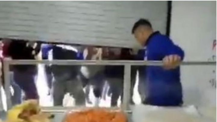 Comerciantes agreden a pollero por vender más barato y de calidad su producto | VIDEO