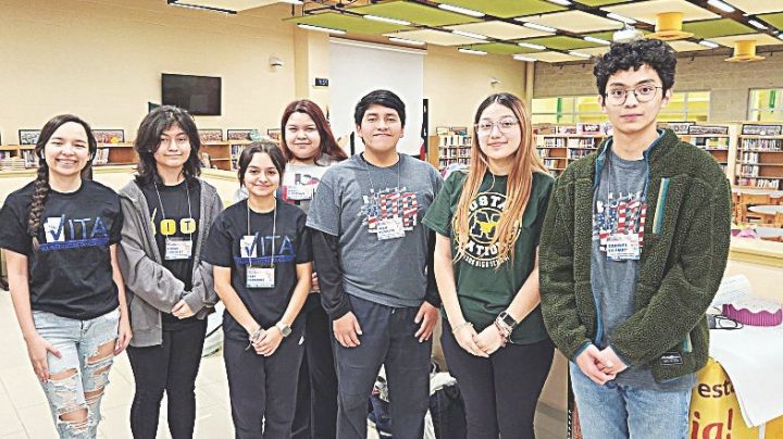 Asesoran en la declaración de impuestos; apoyan alumnos voluntarios