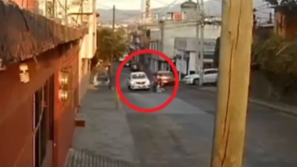 El taxista atropelló a una madre y sus hijos y huyó del lugar del accidente