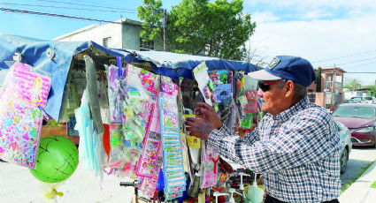 Abuelito de 81 años de Nuevo Laredo mantiene a su familia gracias a su puesto ambulante