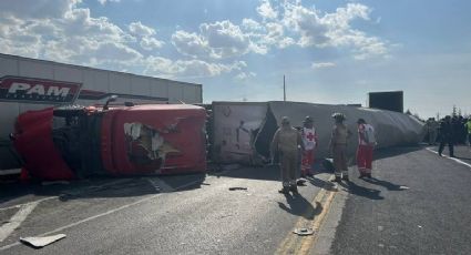 Se armó la rapiña de llantas; tráiler volcado en Toluca | FOTOS