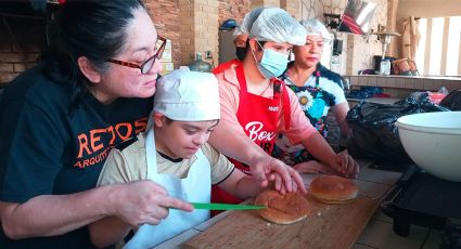 Jóvenes con discapacidad abren negocio de hamburguesas en Nuevo Laredo