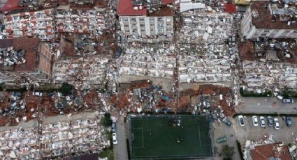 Van 2 mil 300 muertos tras sismo en Turquía y Siria; siguen buscando heridos en los escombros