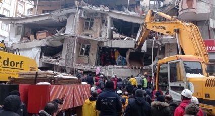 Réplicas de terremotos colapsan edificios en Turquía | VIDEOS