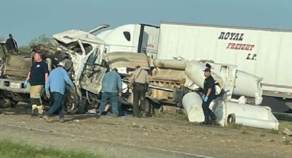 Volcadura de camión deja grave a chofer en la Carretera Interestatal 35