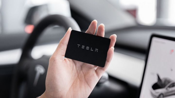 ¿Cuánto tardaría un mexicano con salario mínimo en comprar un Tesla ?
