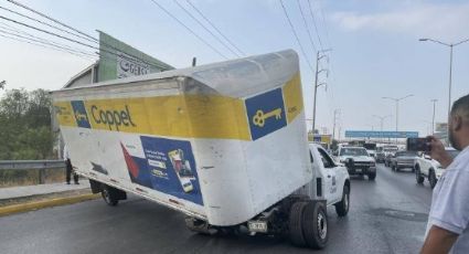 Se desprenden llantas 'cuatas' de remolque de Coppel y estuvo a punto de volcarse