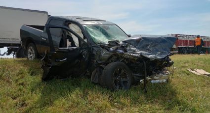 Choca por ir viendo el celular y muere su esposa; su hijo le pidió que lo dejara