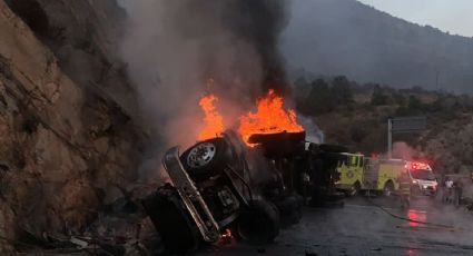 Tráiler sufre volcadura y se incendia en Los Chorros, después otro lo choca por atrás