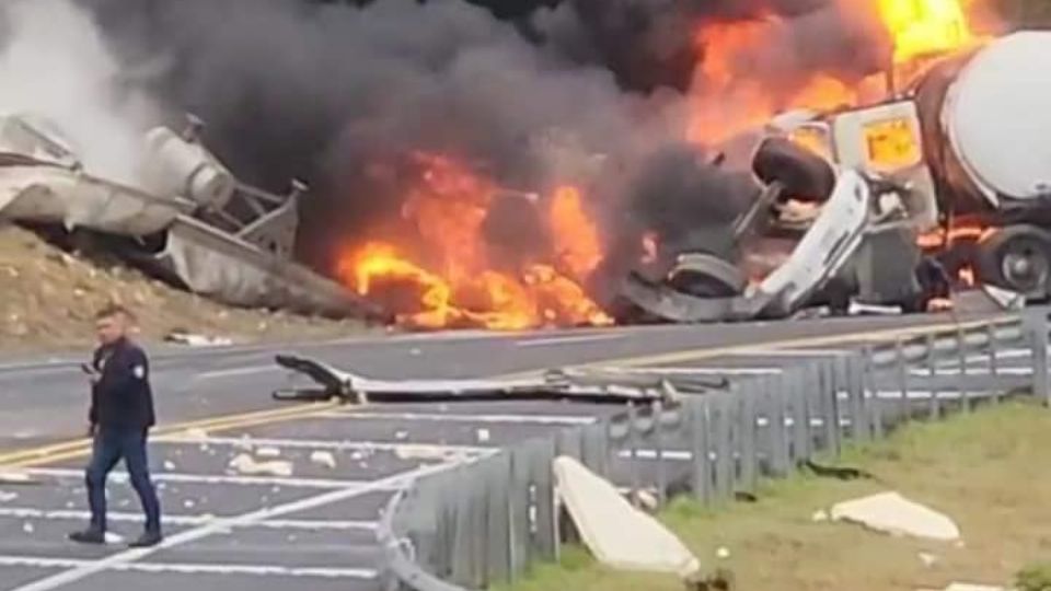 Explota pipa en carretera de San Luis Potosí