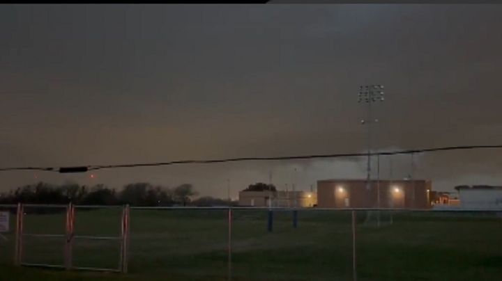 Tornados en Dallas, suenan las sirenas por toda la ciudad | VIDEO