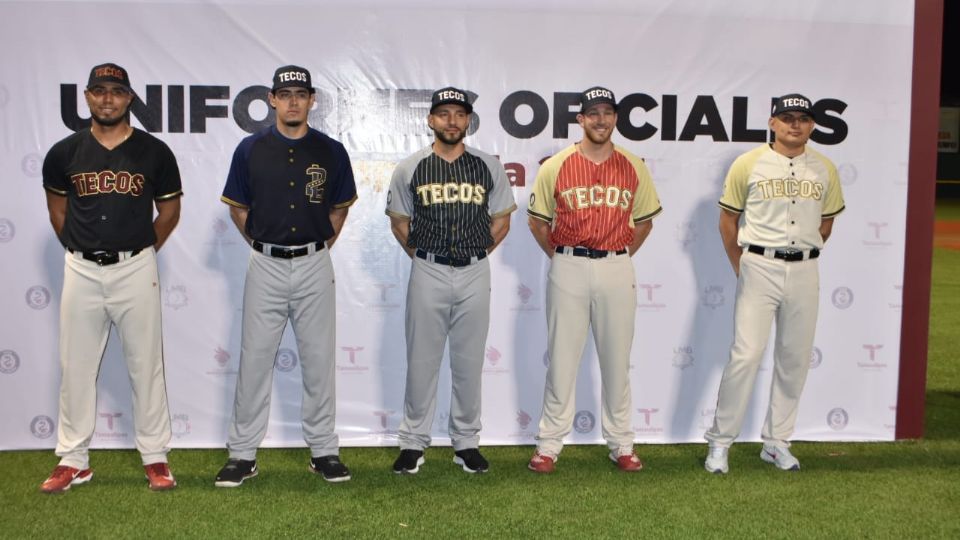 Fueron presentados los uniformes de los Tecolotes de los Dos Laredos.