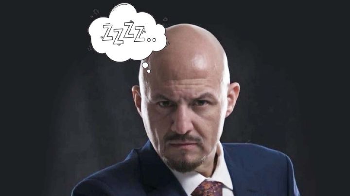 John Milton ‘se duerme’ y le roban cartera, en presentación | VIDEO