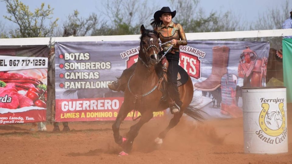 Iliana Caballero montando a ‘El Mayo’.