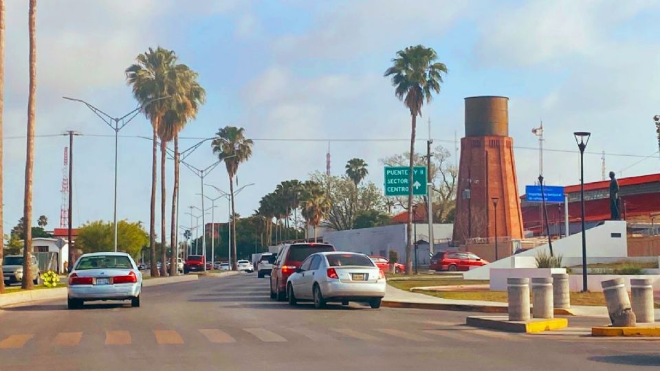 Propietarios de autos chocolate hacen fila en el Repuve de Nuevo Laredo para nacionalizar su vehículo