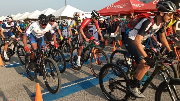 Participan ciclistas de todo México en el Maratón Ciclista Puerta de las Américas