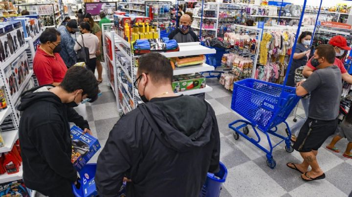 Las 5 tiendas por las que cruzan los mexicanos a Laredo, Texas