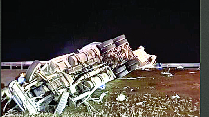 Cierran más de 10 horas autopista Monterrey-Nuevo Laredo por volcadura | VIDEO