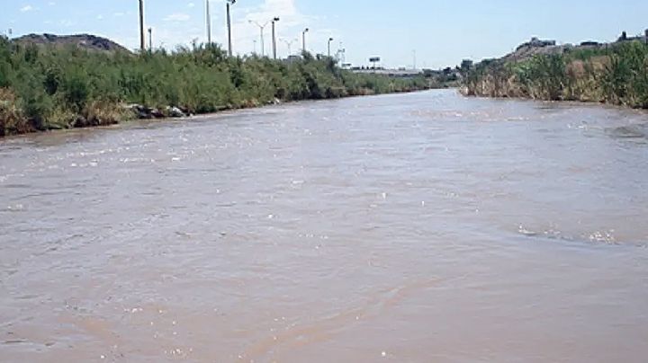 Crecida del Río Bravo casi ahoga a migrantes; Patrulla Fronteriza los rescata de muerte segura
