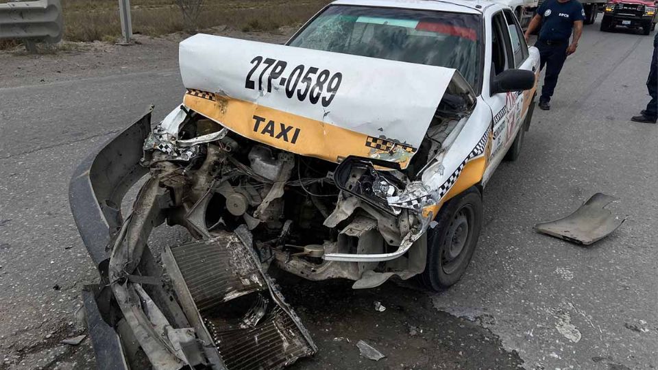 En Nuevo Laredo, taxista deja inservible su auto