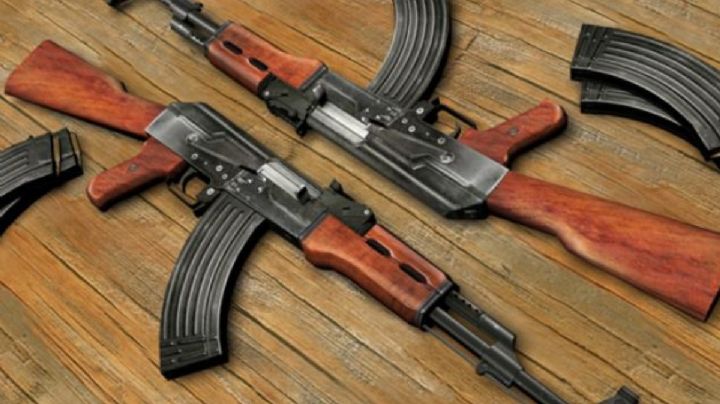 Mujer intentaba cruzar arsenal a Reynosa: llevaba 39 armas, la mayoría eran ‘cuernos de chivo’