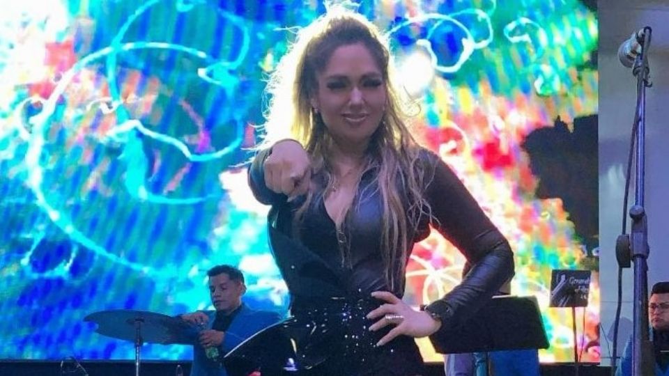 Un músico cubano le hizo tocamientos a la cantante en pleno escenario