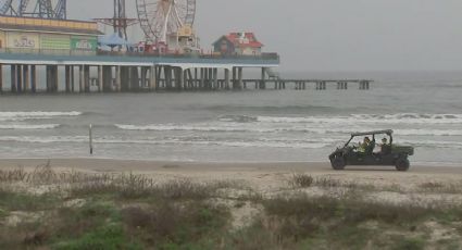 Desaparecen gemelos en playa de Galveston, encuentran cuerpo de uno