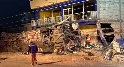 Brutal choque: camión ETN destroza a auto; hay tres muertos en la Autopista México-Querétaro