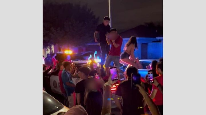 Bailan jóvenes sobre patrulla de Laredo; los busca la Policía | VIDEO