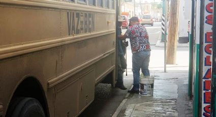 Chofer de la Ruta Periférico es captado al ayudar a abuelito; usuarios aplauden su actitud