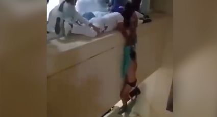 Paciente del IMSS se lanza de tercer piso: personal médico lo salva | VIDEO