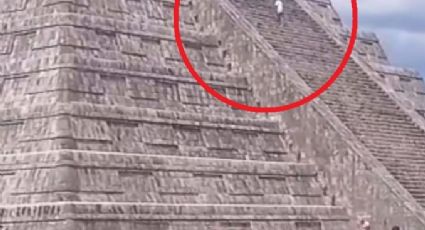 Turista escala pirámide de Chichen Itzá; lo bajan con insultos | VIDEO