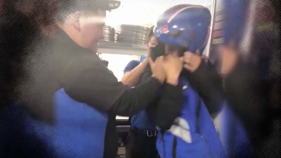 Captan agresión a repartidor de Domino's Pizza por parte de gerente de tienda