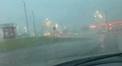 Alertan por calles inundadas y autos varados en Laredo, Texas | FOTOS