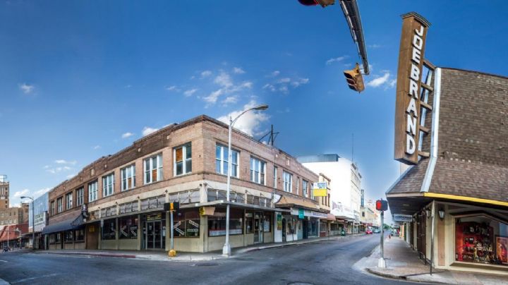 Tiendas del centro de Laredo que extrañan los fronterizos