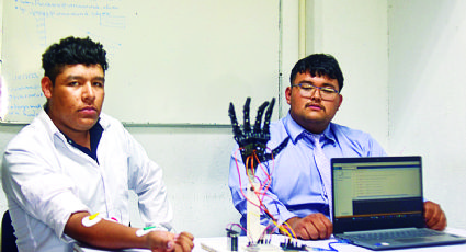 Estudiantes crean prótesis de mano 100% funcional, en la UT