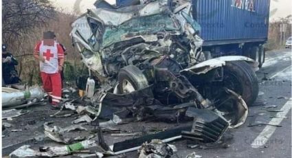 Dos tráileres se impactan y dejan un muerto en la carretera Manzanillo-Colima