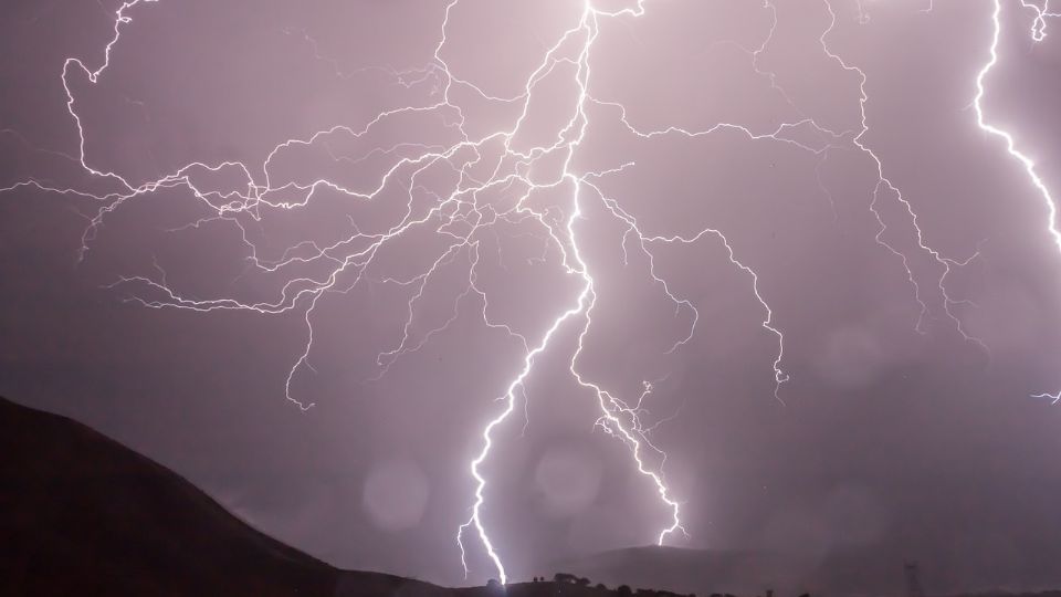 Las imágenes muestran la fuerza de la naturaleza al presenciarse una verdadera tormenta 'apocalíptica' con fuertes vientos