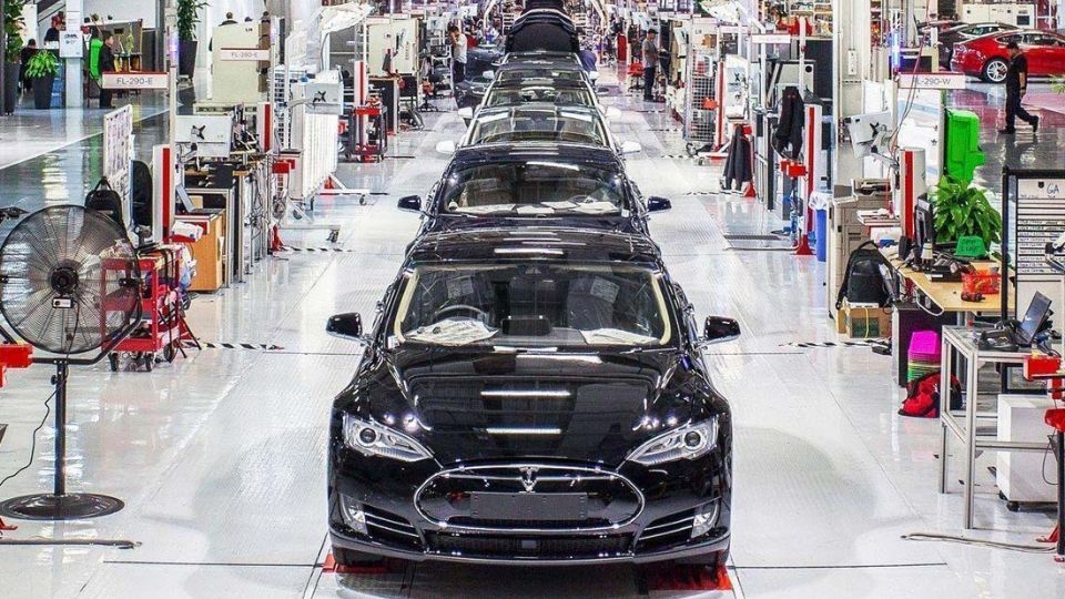 Tesla abre vacantes en México para trabajar desde casa.