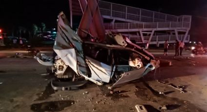 Mueren tres mujeres en impactante choque contra puente peatonal; iban a 180 km/h