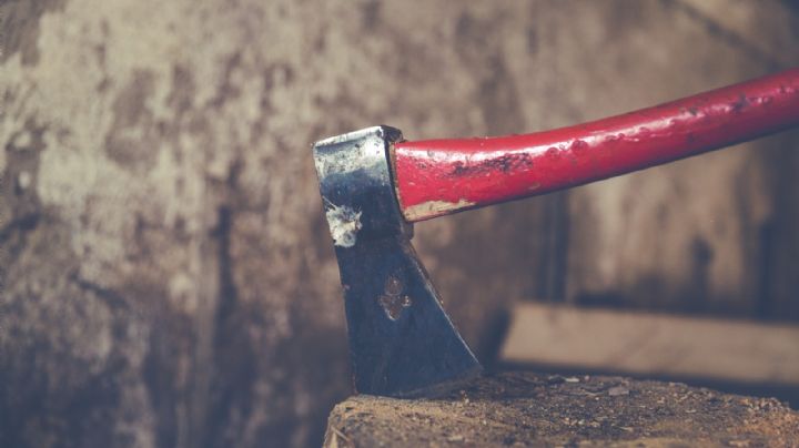 Hombre armado con hacha entra a guardería y mata a cuatro niños