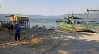 Mueren ahogados dentro de camioneta en lago; se cayeron del ferry | VIDEO