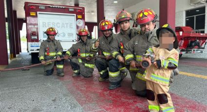 Niño de dos años cumple su sueño de ser bombero en Nuevo Laredo | FOTOS