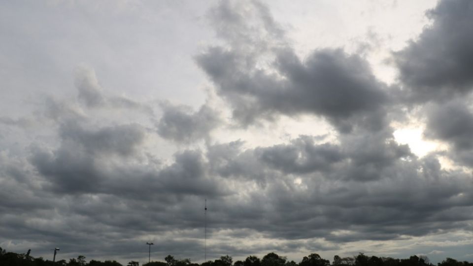 Los cielos mantendrán nubes de lluvia, con bajas probabilidades de lluvia que irán aumentando conforme pase la semana