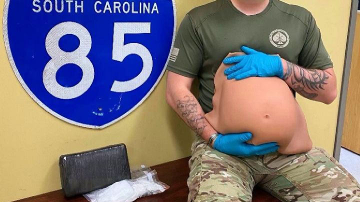 Se le cae kilo y medio de cocaína de su “panza de embarazo”; la arrestan junto al “padre”