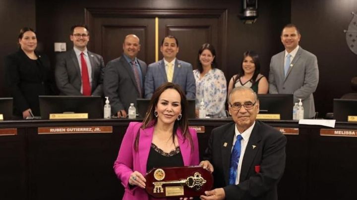 Entregan llaves de la ciudad de Laredo a Carmen Lilia Canturosas Villarreal | VIDEO