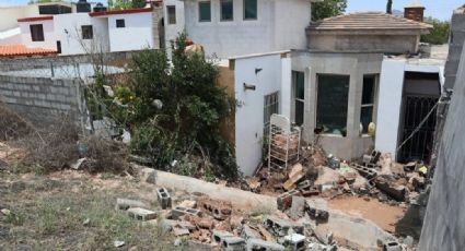 “Se vino una ola de dos metros”; lluvias tumban muro de tienda y destrozan casa