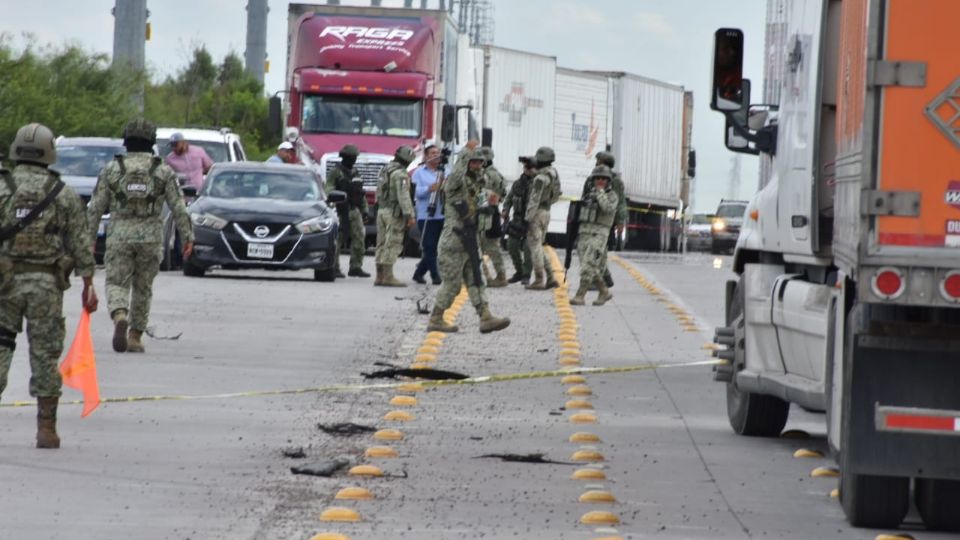 Tras volcadura en que pierden la vida dos militares se vio afectada la circulación.