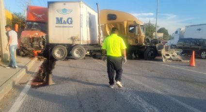 Aparatoso choque de dos tráileres en Carretera Aeropuerto deja cuantiosos daños